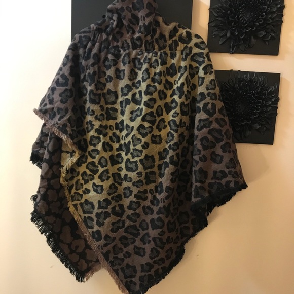 Leopard print sweater cape coat. Angled bottom - Picture 5 of 7